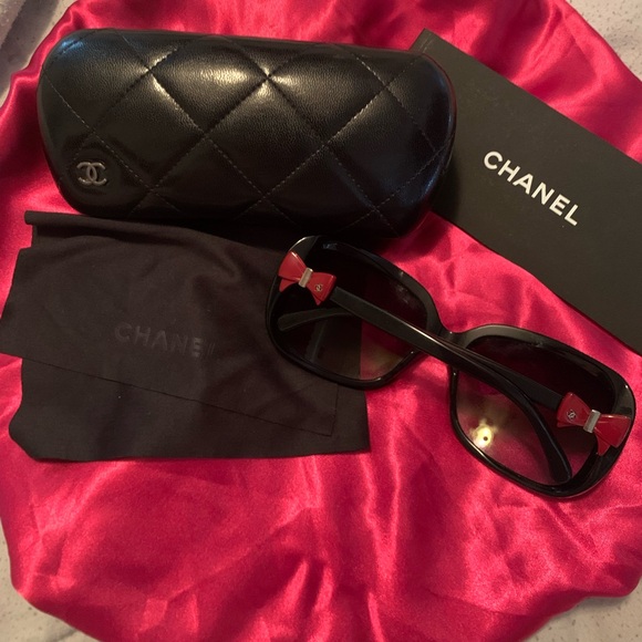 CHANEL SUNGLASSES - Picture 1 of 6